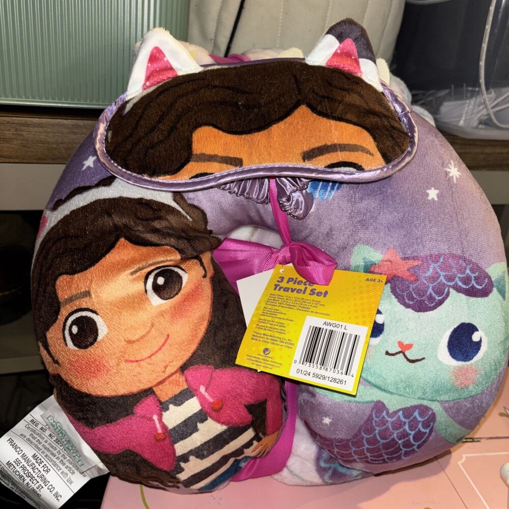 New Gabby's Dollhouse 3 Piece Kids Travel Set Neck pillow, blanket & eye mask